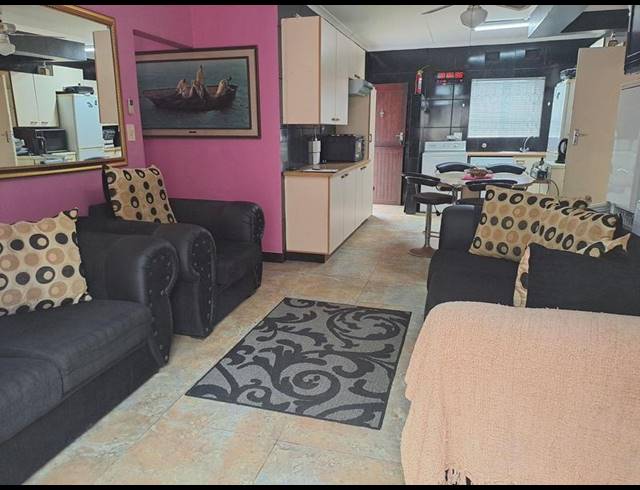 3 BEDROOM TOWNHOUSE FOR SALE IN UVONGO BEACH